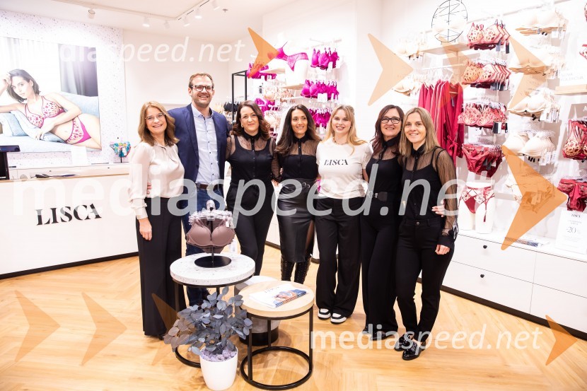  Urška Čopar, vodja prodaje za Slovenijo, Lisca;  Luka Južna, direktor podjetja Lisca;  ... ;  ... ;  ... ;  ... ;  ... Otvoritev prenovljene trgovine Lisca v Supernovi Kranj