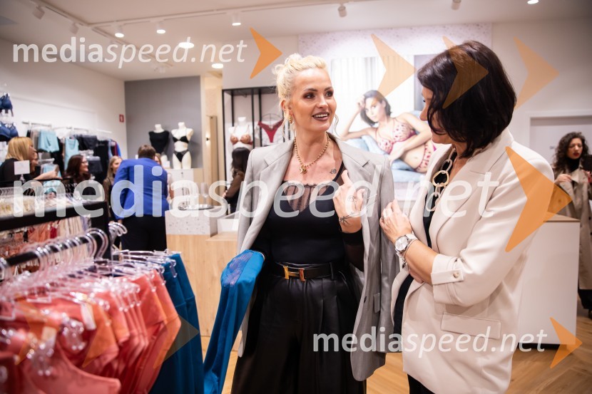  Tjaša  Kokalj Jerala, manekenka, voditeljica;  Tamara Busar, vodja marketinških projektov v LisciOtvoritev prenovljene trgovine Lisca v Supernovi Kranj