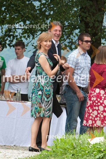 Vasko Simoniti, nekdanji minister za kulturo in njegova soproga Alenka Zor SimonitiJanez Janša in Urška Bačovnik Janša, njuna poroka