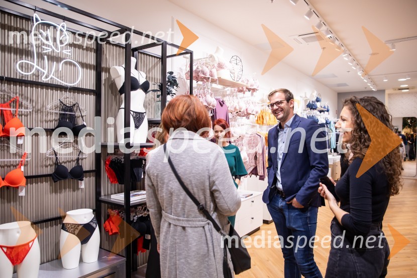  Luka Južna, direktor podjetja Lisca;  ... Otvoritev prenovljene trgovine Lisca v Supernovi Kranj