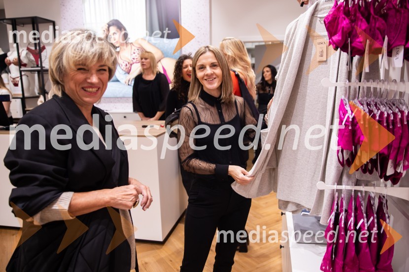  Romana  Krajnčan, pevka;  ... Otvoritev prenovljene trgovine Lisca v Supernovi Kranj