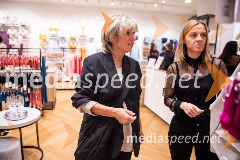  Romana  Krajnčan, pevka;  ... Otvoritev prenovljene trgovine Lisca v Supernovi Kranj