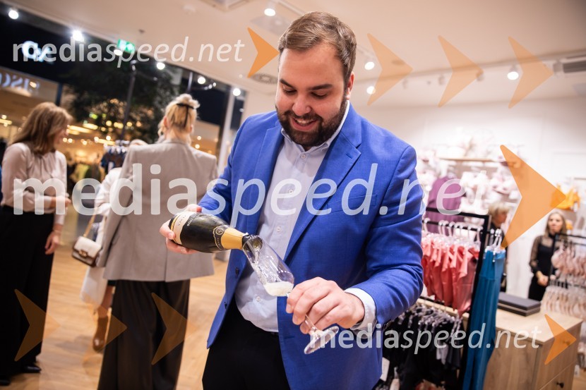  Anže Marčun, vodja marketinga, LiscaOtvoritev prenovljene trgovine Lisca v Supernovi Kranj