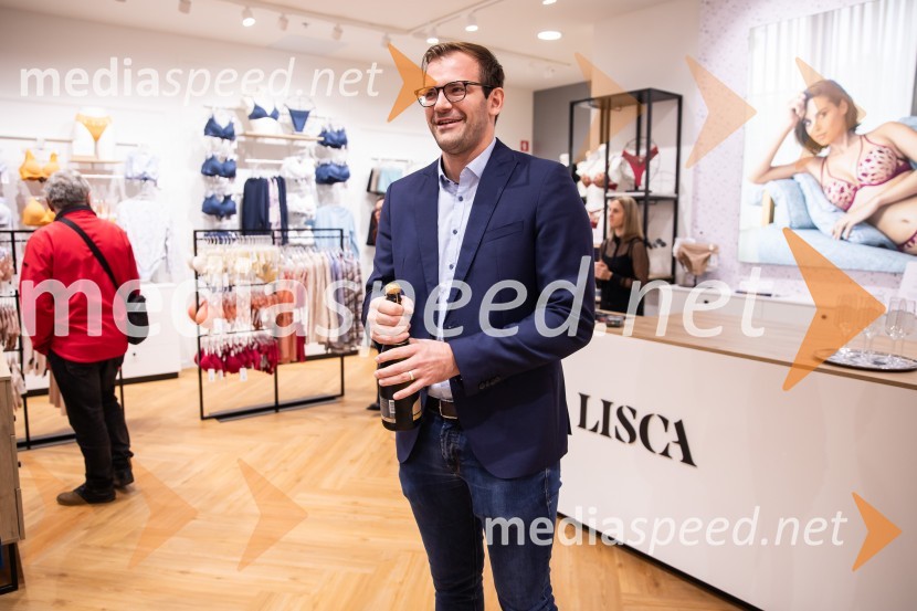  Luka Južna, direktor podjetja LiscaOtvoritev prenovljene trgovine Lisca v Supernovi Kranj