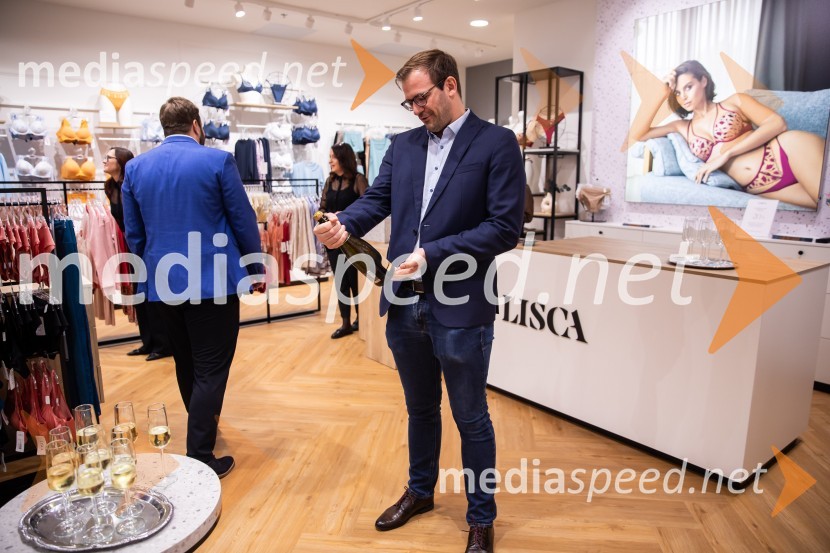  Luka Južna, direktor podjetja LiscaOtvoritev prenovljene trgovine Lisca v Supernovi Kranj