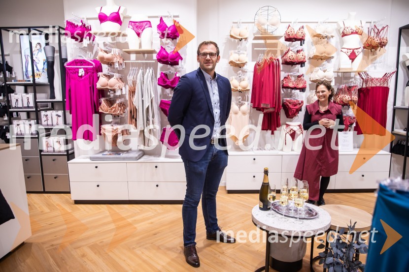  Luka Južna, direktor podjetja LiscaOtvoritev prenovljene trgovine Lisca v Supernovi Kranj