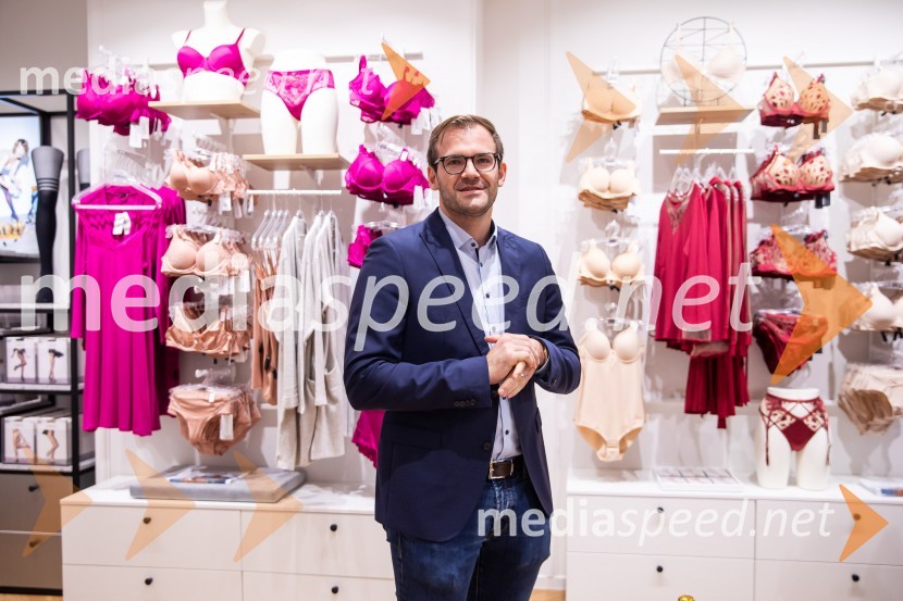  Luka Južna, direktor podjetja LiscaOtvoritev prenovljene trgovine Lisca v Supernovi Kranj