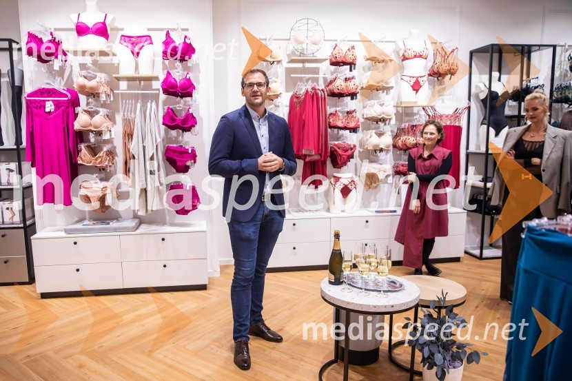  Luka Južna, direktor podjetja LiscaOtvoritev prenovljene trgovine Lisca v Supernovi Kranj
