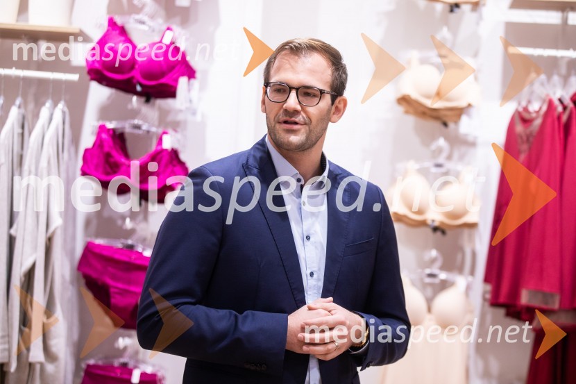  Luka Južna, direktor podjetja LiscaOtvoritev prenovljene trgovine Lisca v Supernovi Kranj