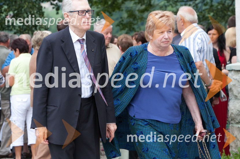 Dr. Lovro Šturm, nekdanji minister za pravosodje in njegova soprogaJanez Janša in Urška Bačovnik Janša, njuna poroka