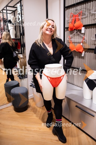  Jerca Zupan, novinarkaOtvoritev prenovljene trgovine Lisca v Supernovi Kranj