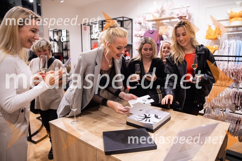  Anda Arko, vlogerka;  Tjaša  Kokalj Jerala, manekenka, voditeljica;  Jerca Zupan, novinarka;  Ana Teržan - Anabel, pevkaOtvoritev prenovljene trgovine Lisca v Supernovi Kranj