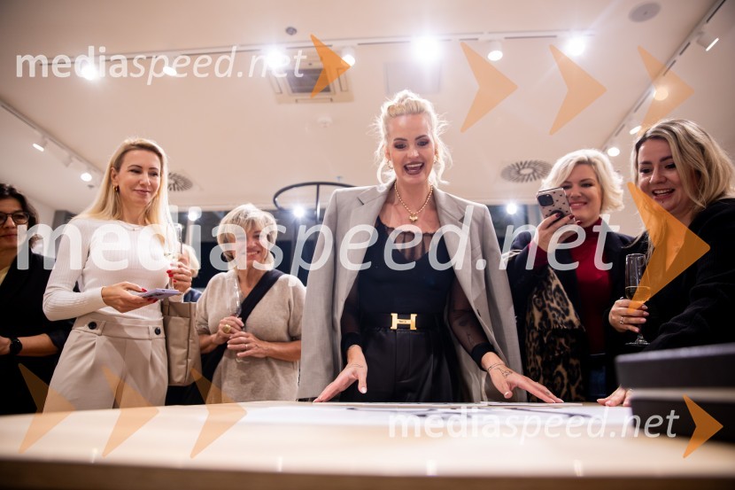  Anda Arko, vlogerka;  Romana  Krajnčan, pevka;  Tjaša  Kokalj Jerala, manekenka, voditeljica;  Vita Starman, mamakuha.si;  Jerca Zupan, novinarkaOtvoritev prenovljene trgovine Lisca v Supernovi Kranj