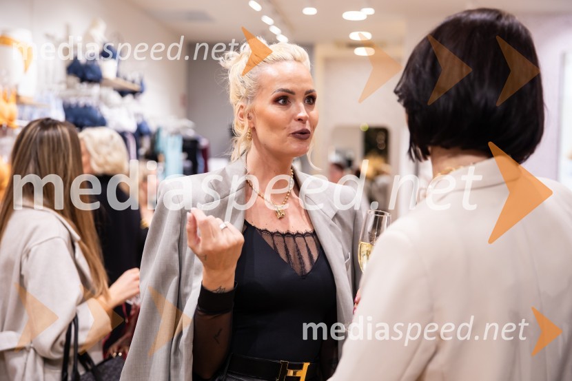  Tjaša  Kokalj Jerala, manekenka, voditeljicaOtvoritev prenovljene trgovine Lisca v Supernovi Kranj