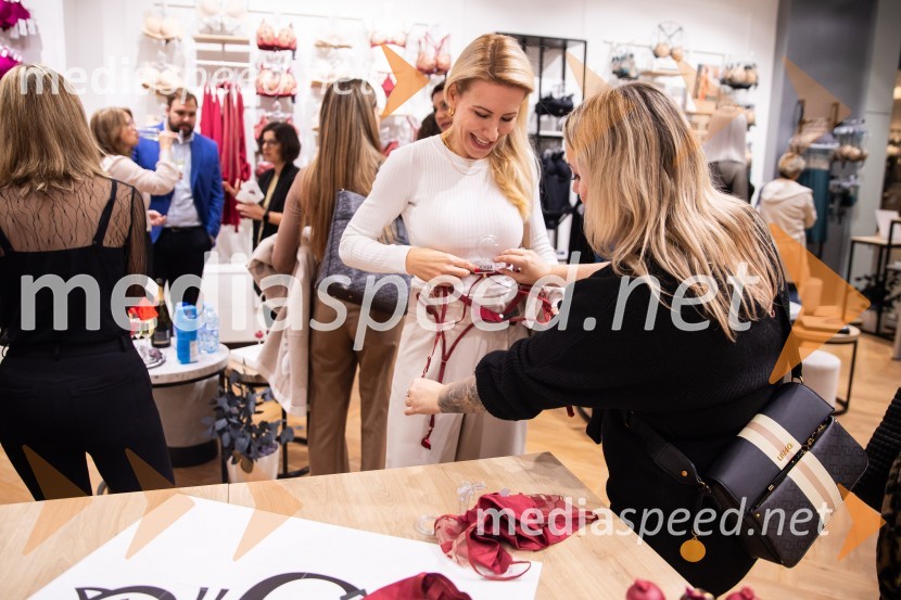  Anda Arko, vlogerkaOtvoritev prenovljene trgovine Lisca v Supernovi Kranj