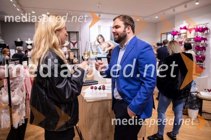  Ana Teržan - Anabel, pevka;  Anže Marčun, vodja marketinga, LiscaOtvoritev prenovljene trgovine Lisca v Supernovi Kranj