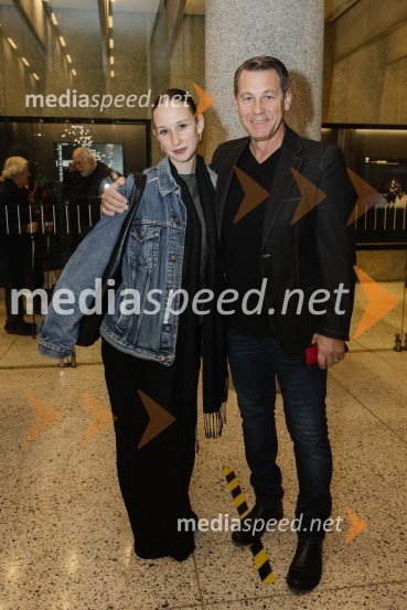  ... ;  Marko Vozelj, pevecLuč ugasne, premiera drame v MGL