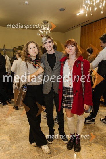  ... ;  Tilen Oblak, asistent dramaturginje;  ... Luč ugasne, premiera drame v MGL