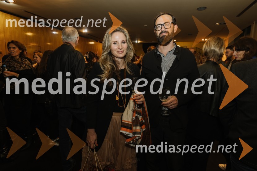 dr. Nana Šumrada Slavnič, doktorica pravnih znanosti, direktorica pravne službe;  Niko Slavnič, IQbatoLuč ugasne, premiera drame v MGL