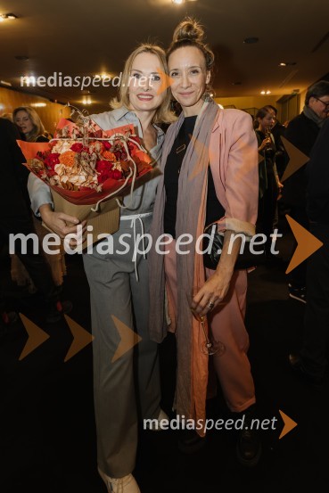  Tanja Ribič, igralka;  Mojca Funkl, igralkaLuč ugasne, premiera drame v MGL