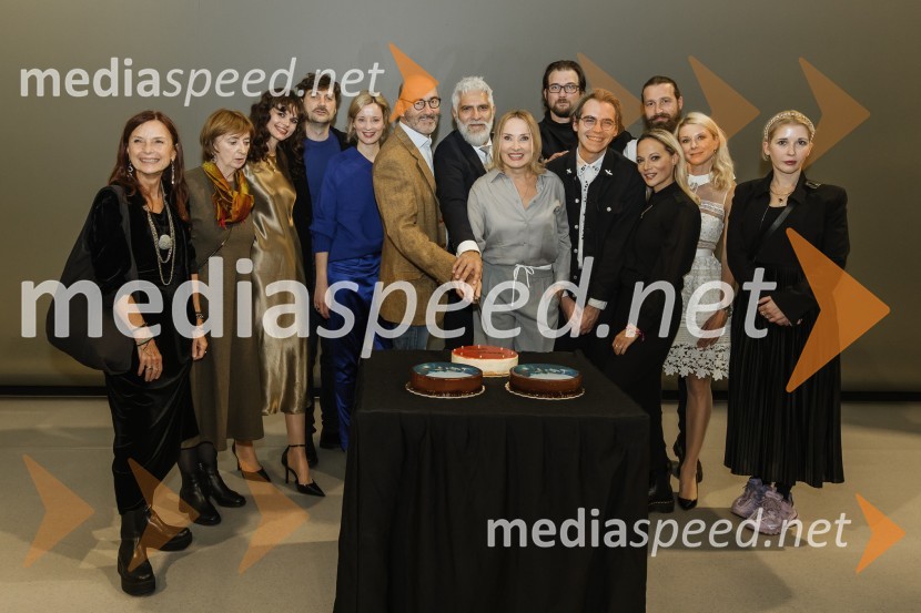  Darja Hlavka Godina, glasbena oblikovalka;  Maja Cerar, lektorica;  Veronika Železnik, igralka;  Branko Jordan, igralec;  Ajda Smrekar, igralka;  Boris  Ostan, igralec;  Sebastian Cavazza, dramski in filmski igralec;  Tanja Ribič, igralka;  Filip Samobor, igralec;  Matic Maco Lukšič, igralec;  Tomo Tomšič, igralec;  Viktorija Bencik Emeršič, igralka;  Tjaša  Železnik, igralka;  Eva Mahkovic, dramaturginja in avtoricaLuč ugasne, premiera drame v MGL