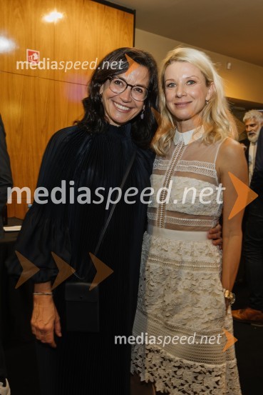  Simona  Belle, služba za stike z javnostmi MGL;  Tjaša  Železnik, igralkaLuč ugasne, premiera drame v MGL