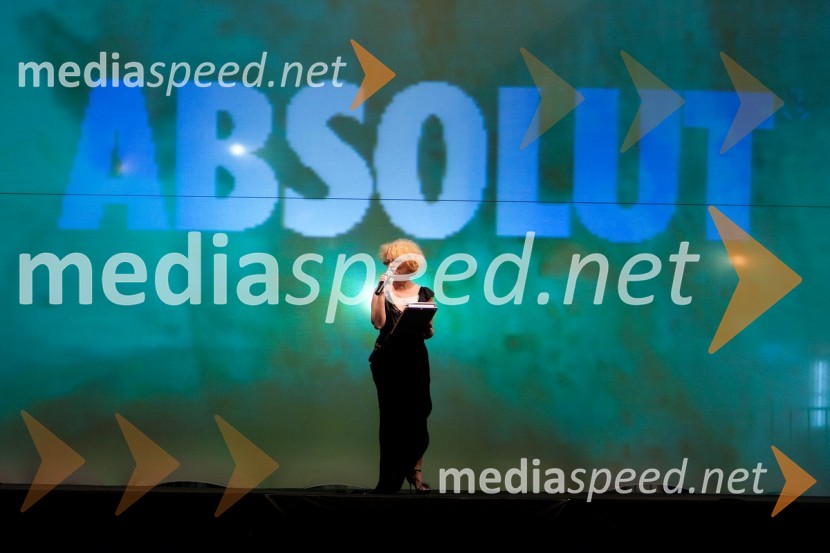 Jagoda Trovirac, igralka, povezovalka prireditve, Festival Influence, velika modna revijaFestival Influence, velika modna revija