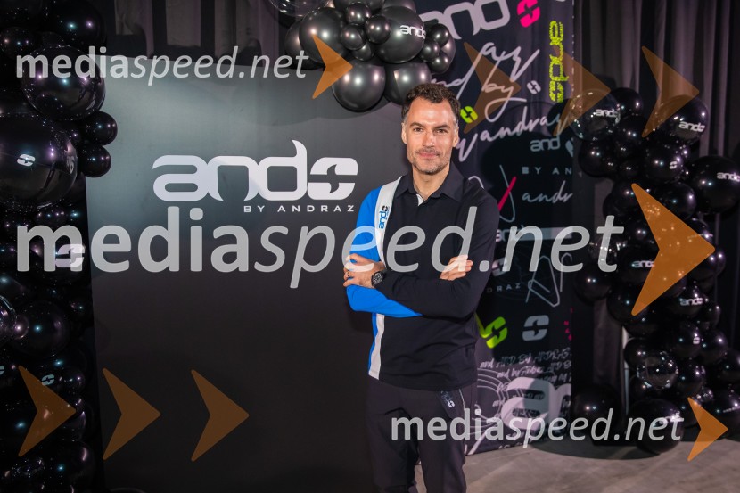  David Urankar, televizijski voditelj, manekenAND by Andraž, modna revija ob 35 letnici znamke