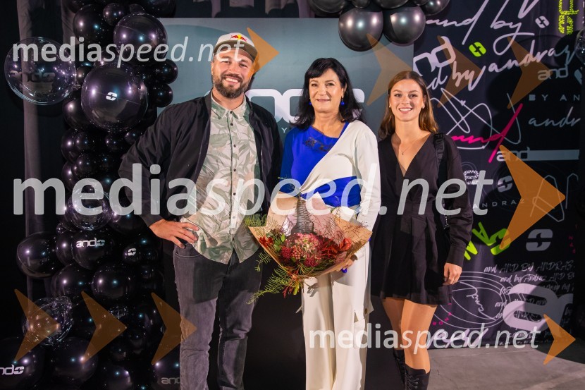  Filip Flisar, nekdanji smučar prostega sloga in lastnik blagovne znamke Pohorska šunka;  Nataša Berginc, direktorica podjetja Co. Andraž d.o.o.;  Sara Domajnko, deskarka na sneguAND by Andraž, modna revija ob 35 letnici znamke