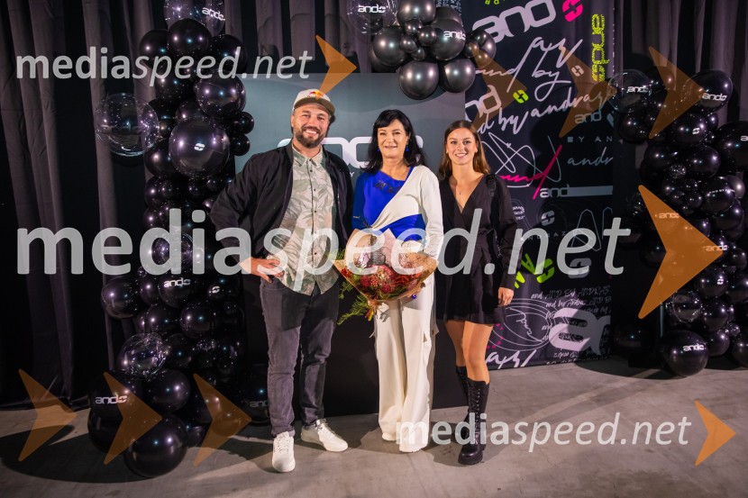  Filip Flisar, nekdanji smučar prostega sloga in lastnik blagovne znamke Pohorska šunka;  Nataša Berginc, direktorica podjetja Co. Andraž d.o.o.;  Sara Domajnko, deskarka na sneguAND by Andraž, modna revija ob 35 letnici znamke