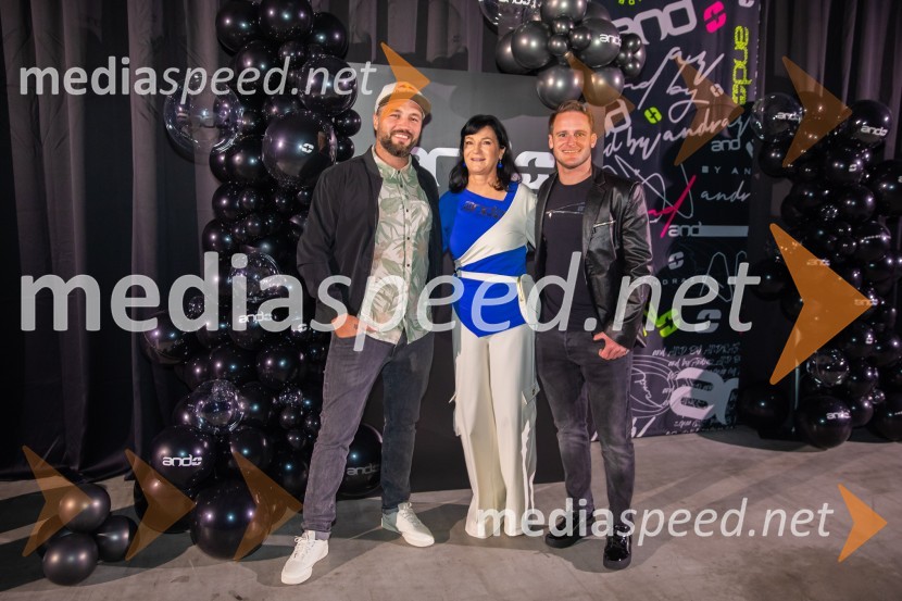  Nataša Berginc, direktorica podjetja Co. Andraž d.o.o.;  Filip Flisar, nekdanji smučar prostega sloga in lastnik blagovne znamke Pohorska šunka;  Tim  Mastnak, deskar na snegu AND by Andraž, modna revija ob 35 letnici znamke