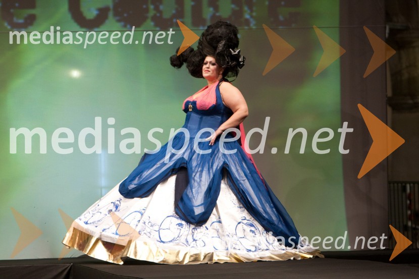 Sandra Bratuša, namestnica urednice revije Story, Festival Influence, velika modna revijaFestival Influence, velika modna revija