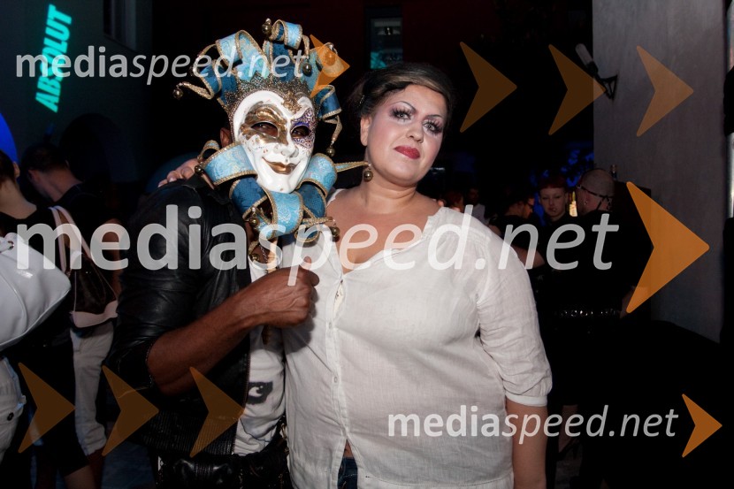 Paulus, urednik revije Issue One in Sandra Bratuša, namestnica urednice revije StoryFestival Influence, velika modna revija