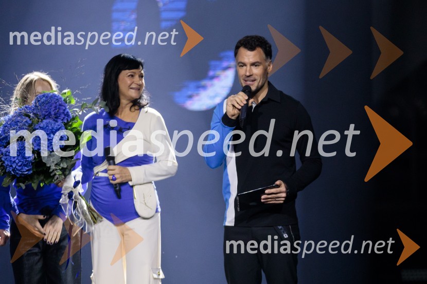  Nataša Berginc, direktorica podjetja Co. Andraž d.o.o.;  David Urankar, televizijski voditelj, manekenAND by Andraž, modna revija ob 35 letnici znamke