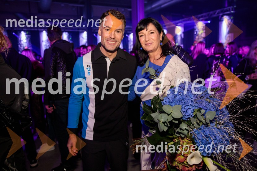  David Urankar, televizijski voditelj, maneken;  Nataša Berginc, direktorica podjetja Co. Andraž d.o.o.AND by Andraž, modna revija ob 35 letnici znamke