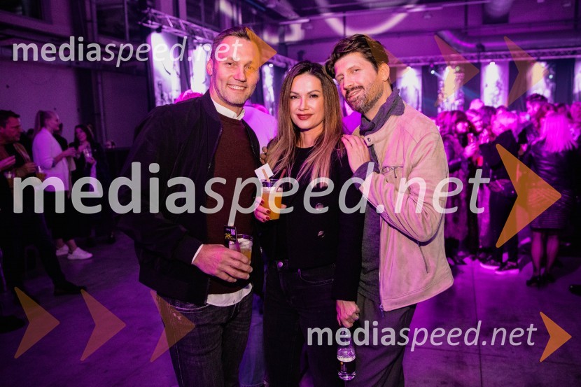  ... ;  ... ;  Tomaž Mihelič - Marlenna, član skupine SestreAND by Andraž, modna revija ob 35 letnici znamke