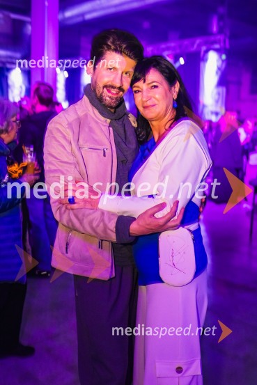  Tomaž Mihelič - Marlenna, član skupine Sestre;  Nataša Berginc, direktorica podjetja Co. Andraž d.o.o.AND by Andraž, modna revija ob 35 letnici znamke