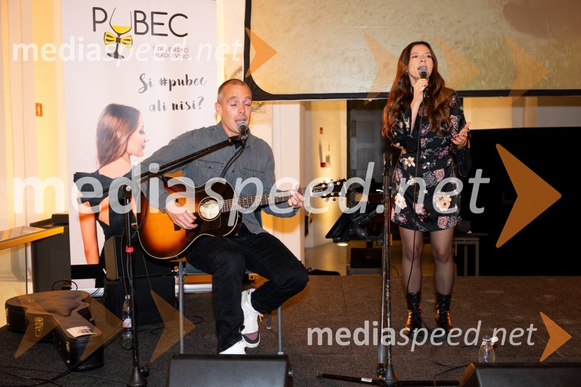  Mate Brodar - Bro, glasbenik, Okustični;  Karin Zemljič, pevka, Okustični9. salon štajerskih mladih vin Pubec 2024 v Mariboru