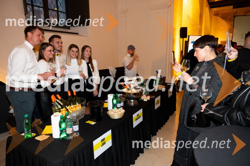  Pavle Jarc, Vino Jarc;  Lucija Mukenauer, 19. svečinska vinska kraljica, vino Mukenauer;  Adam  Valdhuber, Vino Valdhuber;  Maruša Mukenauer, Mariborska vinska kraljica 2023;  Eva Haboš;  ... 9. salon štajerskih mladih vin Pubec 2024 v Mariboru