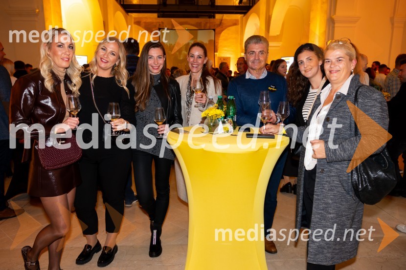  ... ;  ... ;  ... ;  ... ;  Drago Jernej, direktor Lasertehnik Maribor;  ... ;  Nada Marinković, Lasertehnik Maribor9. salon štajerskih mladih vin Pubec 2024 v Mariboru