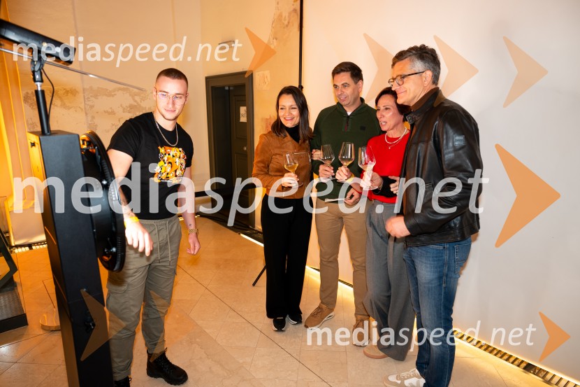  Tjaš Kaučič;  ... ;  ... ;  ... ;  ... 9. salon štajerskih mladih vin Pubec 2024 v Mariboru