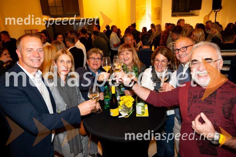  Tomaž Puh;  Katja  Janko Puh, vodja marketinga, s.Oliver;  Mirko Wudler, Humanitarno socialni zavod MIRNO MORJE Maribor; mag. Matejka Kumperščak Duh, strokovna vodja, Javni lekarniški zavod Mariborske lekarne Maribor; dr.  Hojka Gregorič Kumperščak, dr. med.;  ... ;  Aleksander Štefanac, predsednik Zbornice računovodskih servisov9. salon štajerskih mladih vin Pubec 2024 v Mariboru