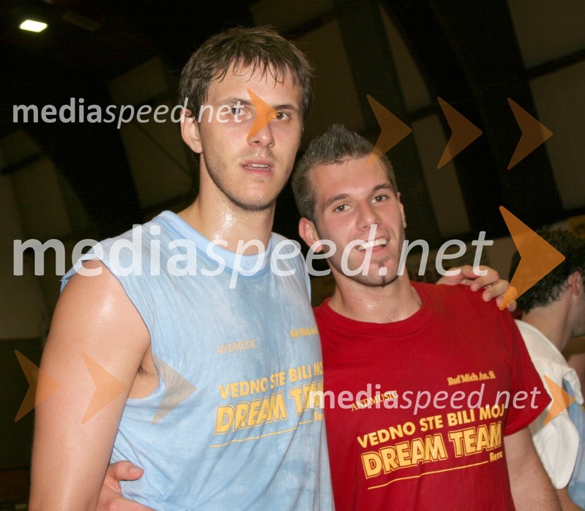 Košarkarja Boštjan Nachbar in Sani BečirovičRene Mlekuž poslovilna tekma