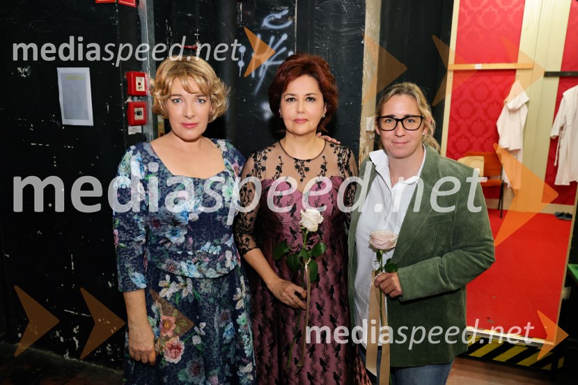  Maša Žilavec, igralka;  Ksenija Mišič, igralka;  Tanja Lužar, dramaturginja Lutkovnega gledališča MariborMalomeščanska svatba na odru Drame SNG Maribor