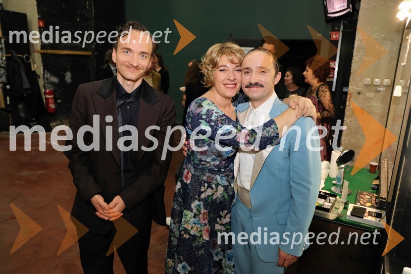  Matija Stipanič, igralec;  Maša Žilavec, igralka;  Nejc Ropert, igralecMalomeščanska svatba na odru Drame SNG Maribor