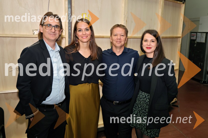  Aleksandar  Popovski, režiser, umetniški direktor Drame SNG Maribor;  Špela Lešnik, producentka Drame SNG Maribor;  Matjaž Partlič, SNG Maribor;  Zala Koren,  urednica socialnih omrežij, SNG Maribor DramaMalomeščanska svatba na odru Drame SNG Maribor