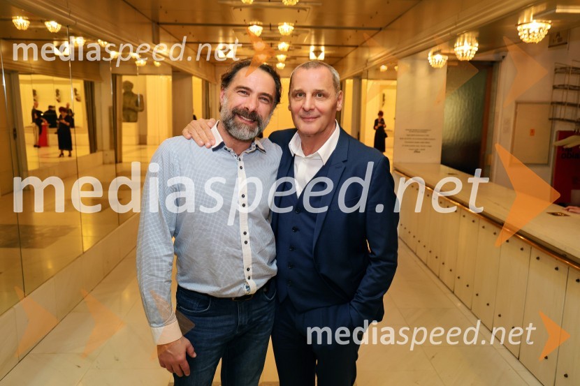  Gorazd Žilavec, igralec;  Danilo Rošker, direktor SNG MariborMalomeščanska svatba na odru Drame SNG Maribor