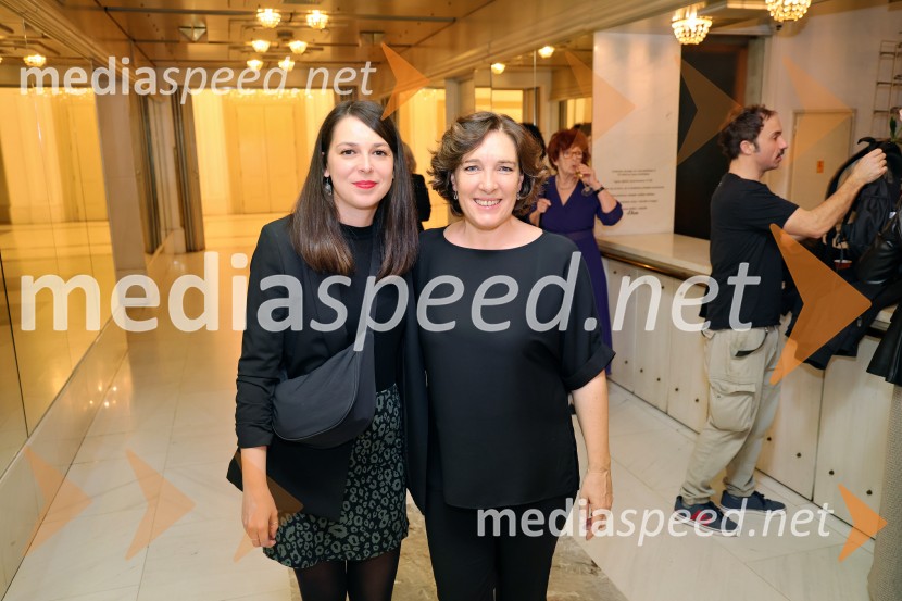  Zala Koren,  urednica socialnih omrežij, SNG Maribor Drama;  Maša Žilavec, igralkaMalomeščanska svatba na odru Drame SNG Maribor