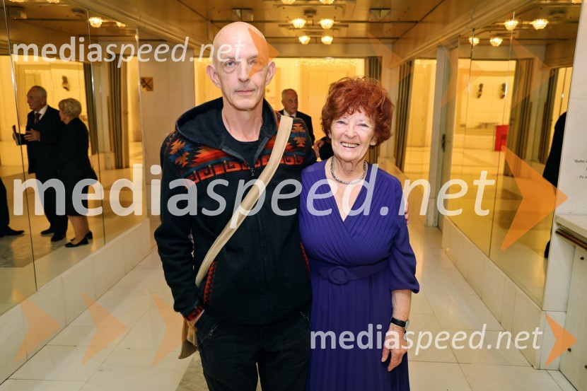  Davor Herga, igralec;  ... Malomeščanska svatba na odru Drame SNG Maribor