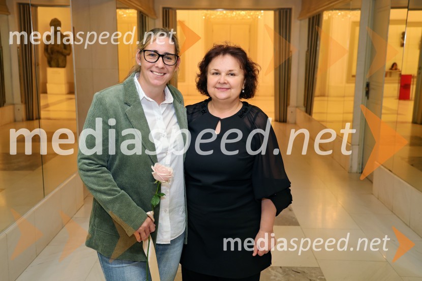  Tanja Lužar, dramaturginja Lutkovnega gledališča Maribor;  Irena Varga, igralkaMalomeščanska svatba na odru Drame SNG Maribor